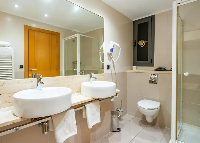 מלון Palau De Girona 4*