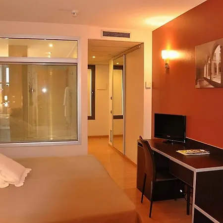 Hotell Palau De Girona 4*