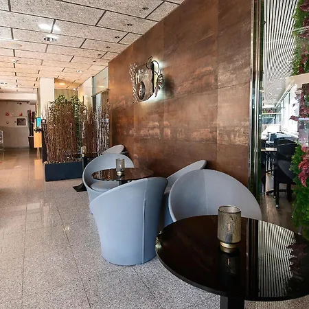 赫罗纳帕劳酒店 4* 桑特朱丽亚德拉米斯